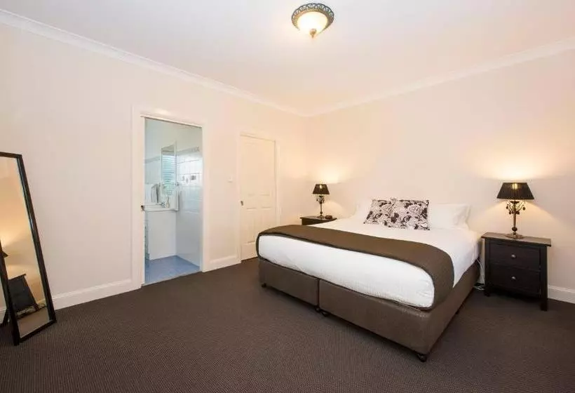 Colonial Court Villas