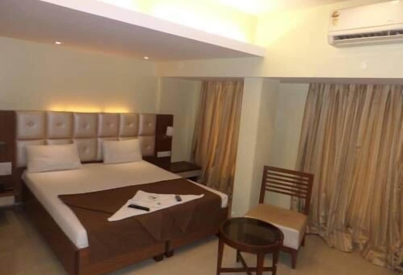 هتل Aishwarya Residency