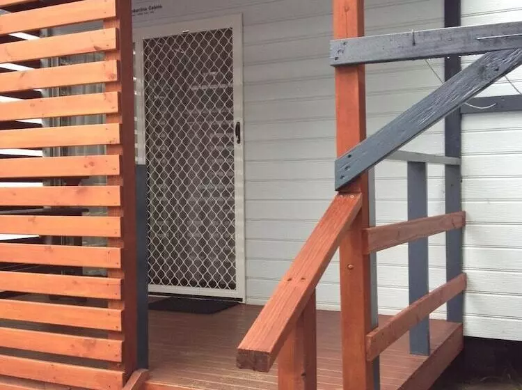 هتل Banana Coast Caravan Park