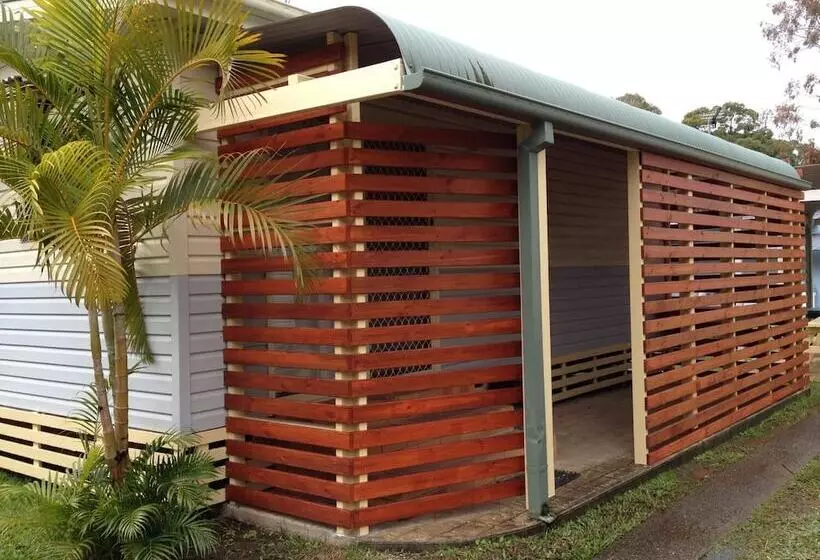 هتل Banana Coast Caravan Park