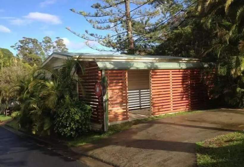 هتل Banana Coast Caravan Park