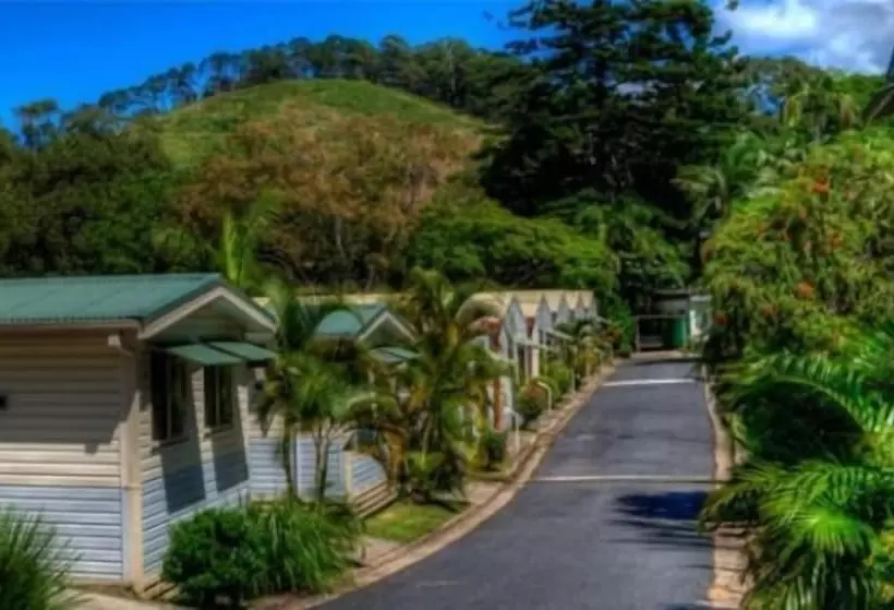 هتل Banana Coast Caravan Park