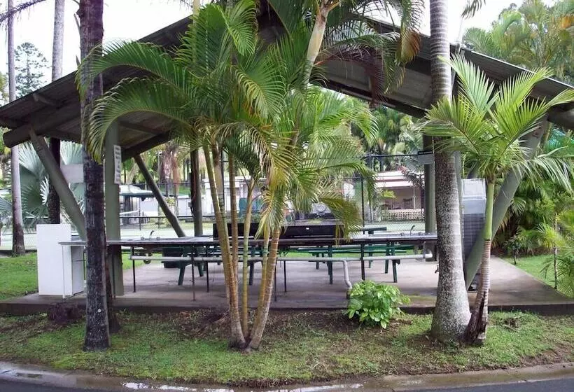 هتل Banana Coast Caravan Park