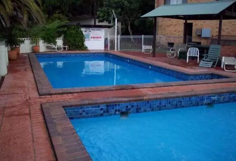 هتل Banana Coast Caravan Park