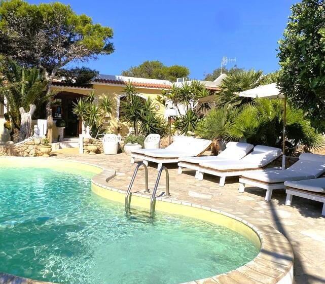 בית מלון כפרי Luagos Club