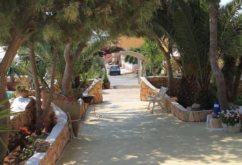 בית מלון כפרי Luagos Club