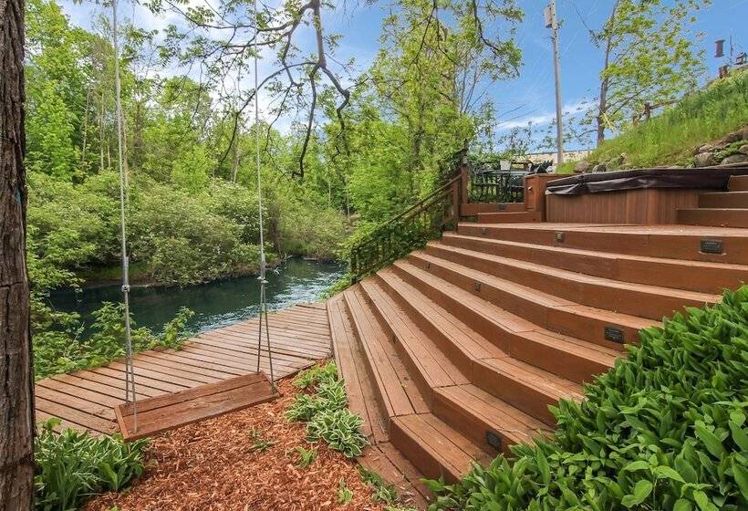 호텔 Stone Waters Inn