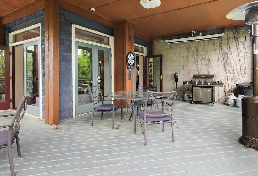 호텔 Stone Waters Inn