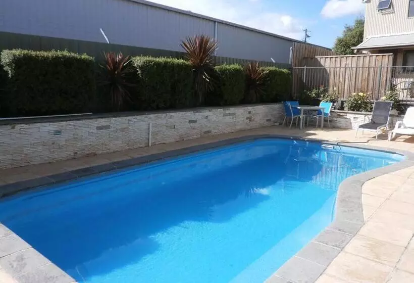 Sovereign Views Apartments