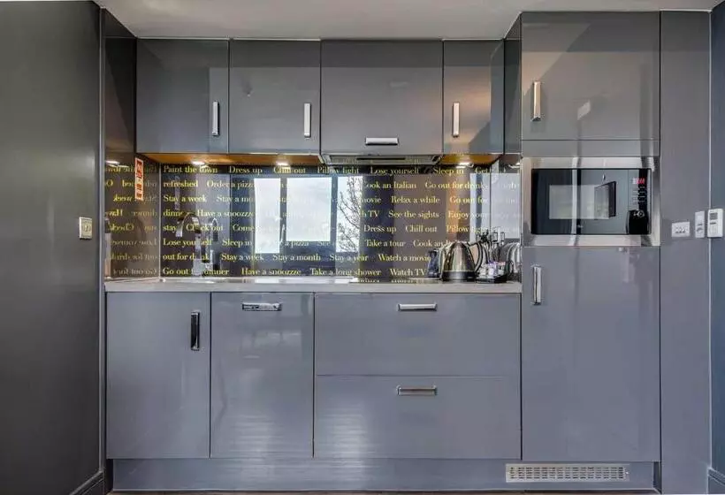 Roomzzz Chester City