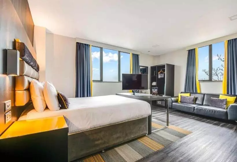 Roomzzz Chester City