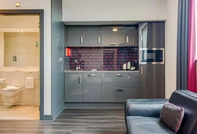 Roomzzz Chester City