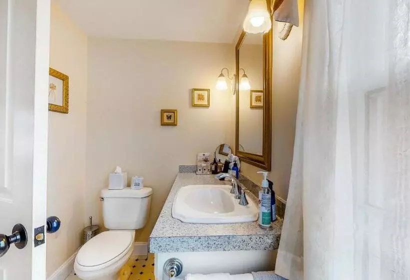 Bed and Breakfast Brewster By The Sea Inn