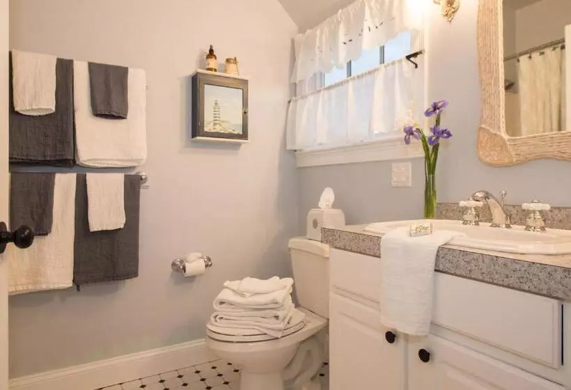 Bed and Breakfast Brewster By The Sea Inn