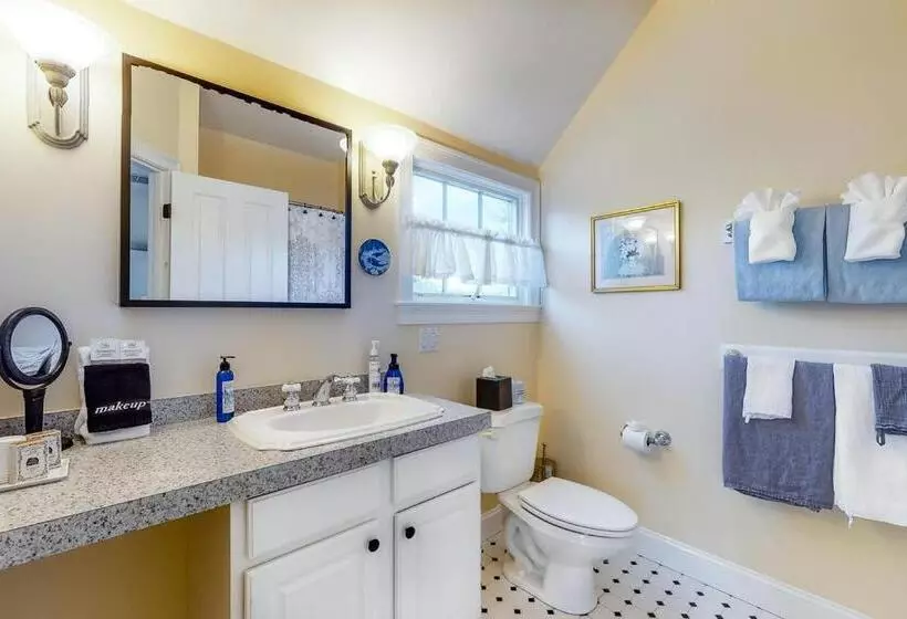 Bed and Breakfast Brewster By The Sea Inn