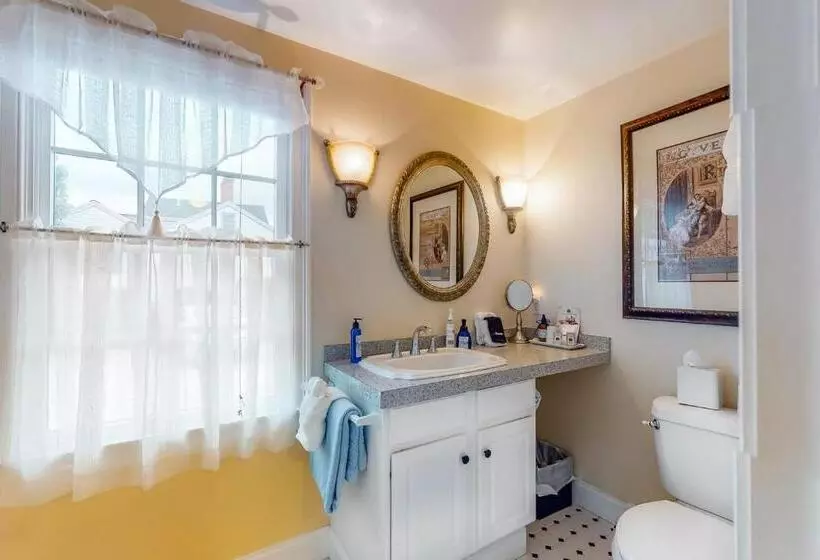 Bed and Breakfast Brewster By The Sea Inn