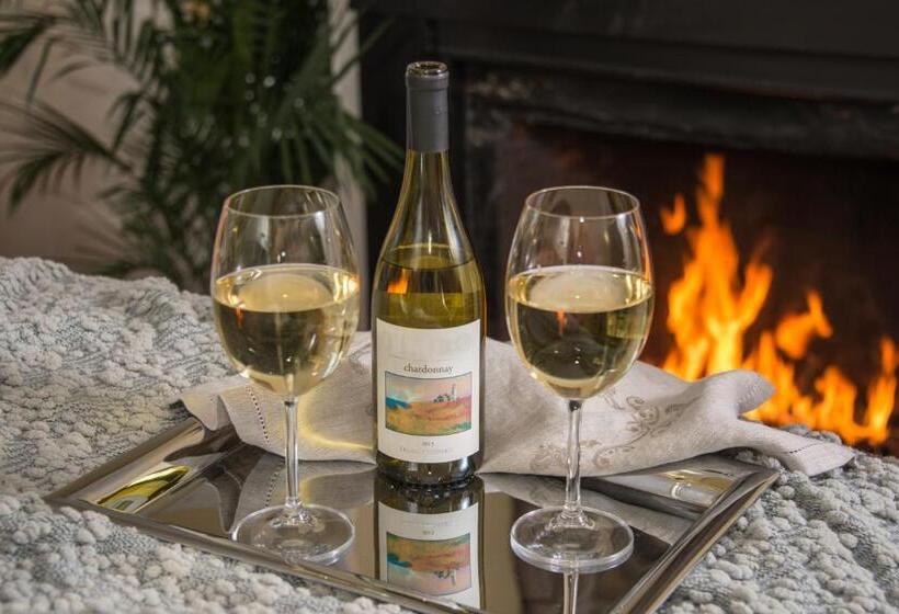 ベッドアンドブレックファースト Brewster By The Sea Inn