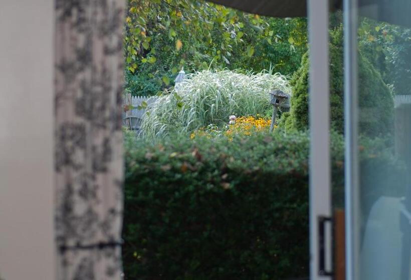 ベッドアンドブレックファースト Brewster By The Sea Inn