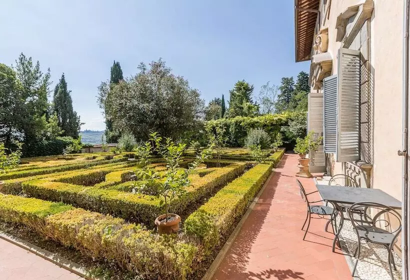 Otel Castello Di Montegufoni By Posarellivillas