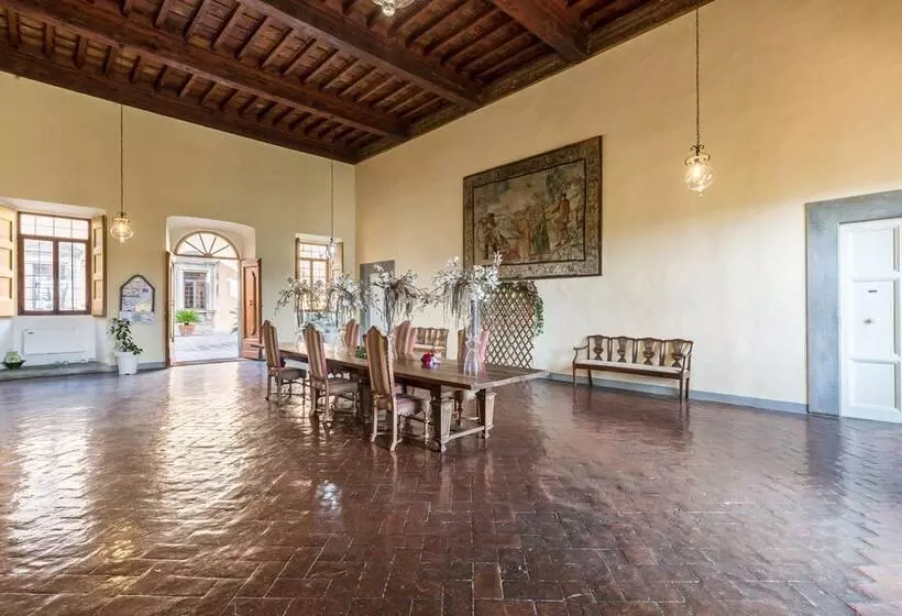 Otel Castello Di Montegufoni By Posarellivillas