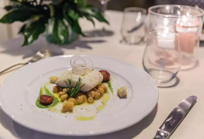 Otel Castello Di Montegufoni By Posarellivillas