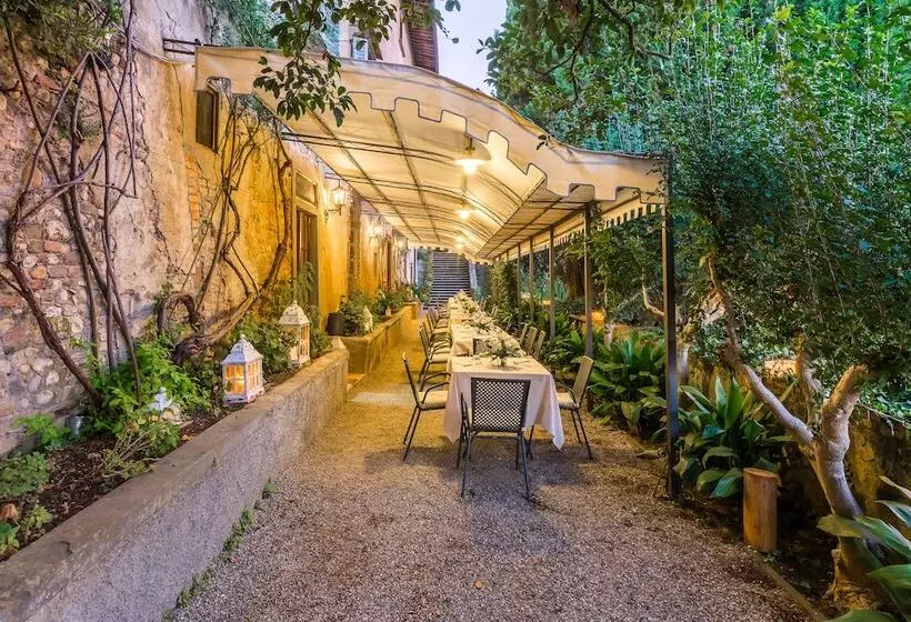 Otel Castello Di Montegufoni By Posarellivillas