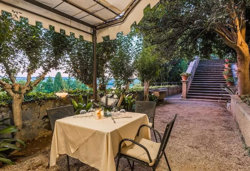 Otel Castello Di Montegufoni By Posarellivillas