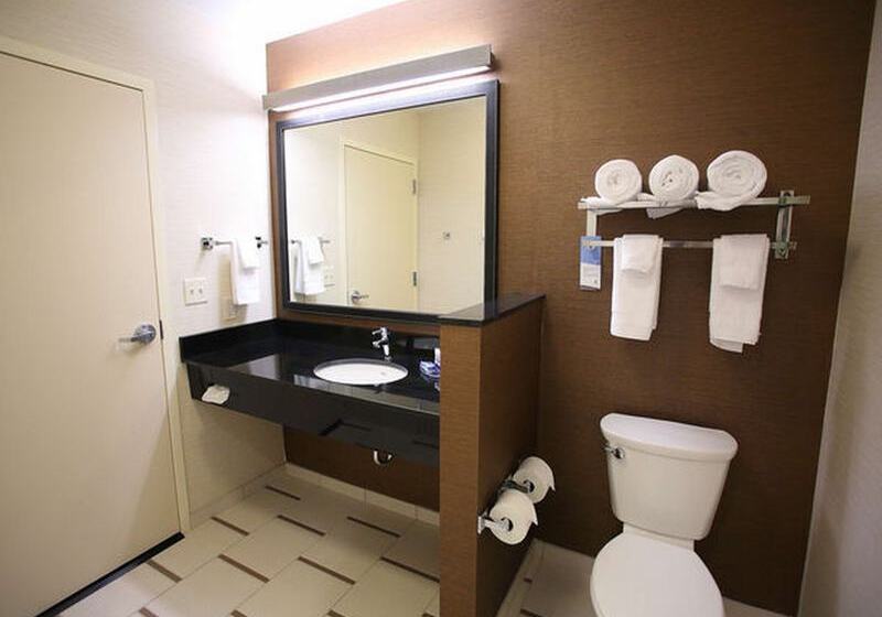 هتل Fairfield Inn & Suites By Marriott East Grand Forks