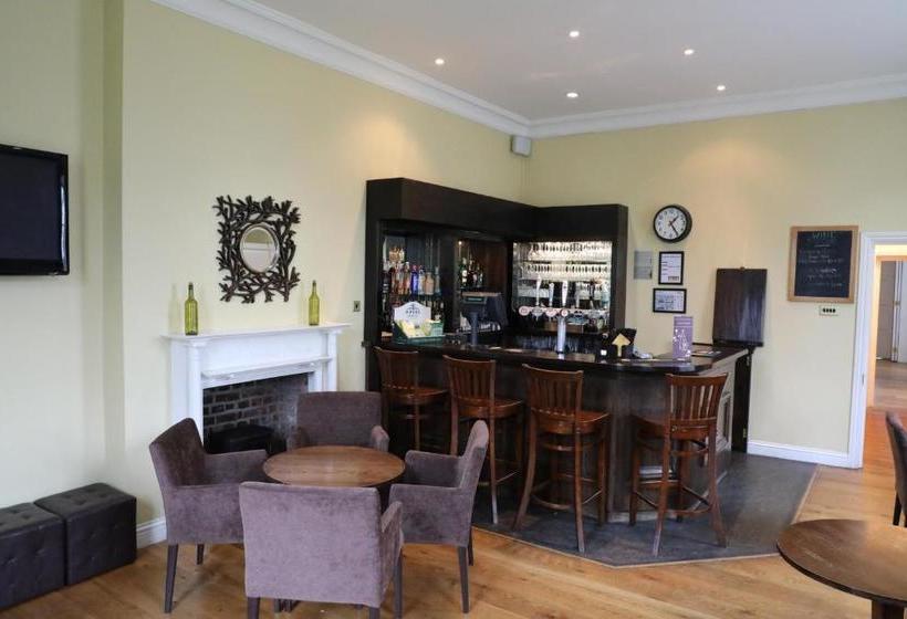 فندق Hadlow Manor