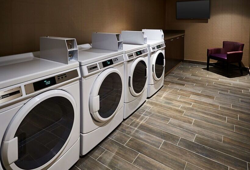 호텔 Hampton Inn By Hilton Timmins