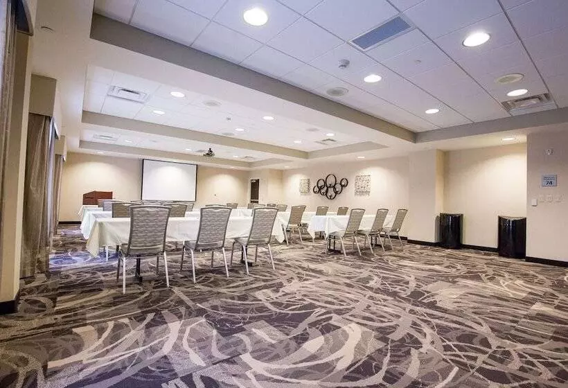 ホテル Hampton Inn & Suites Pittsburgh/harmarville