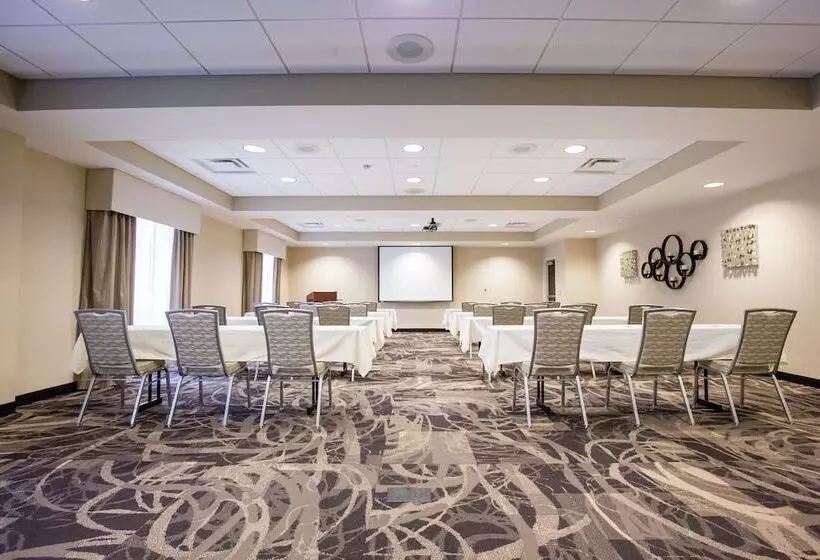 ホテル Hampton Inn & Suites Pittsburgh/harmarville