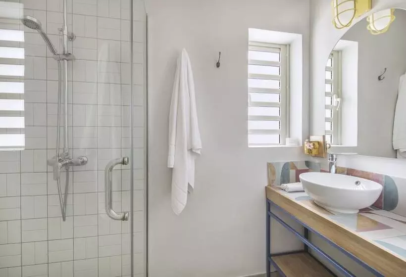 هتل C Rodrigues Mourouk