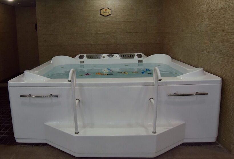 هتل Ramada By Wyndham Islamabad