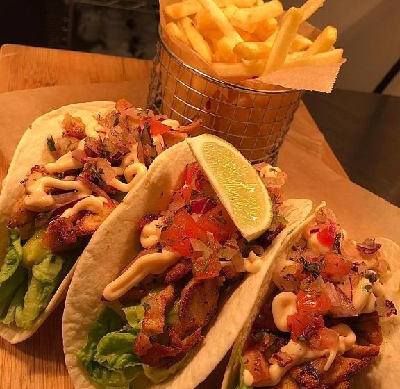 בית מלון כפרי Red Lion Coaching Inn