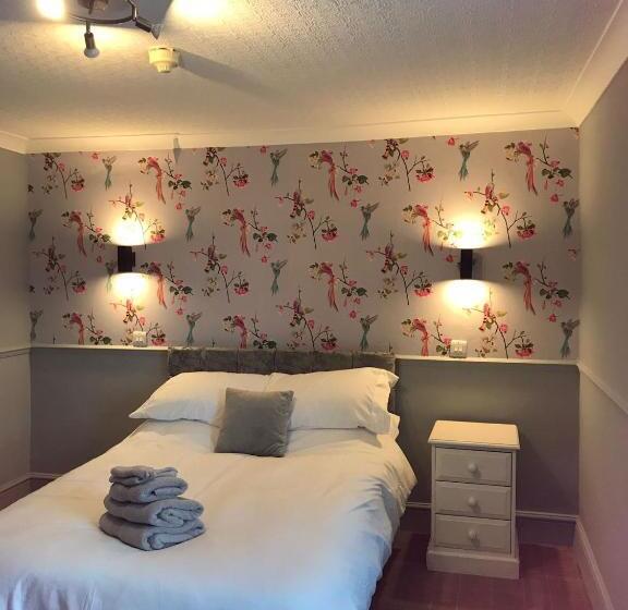 בית מלון כפרי Red Lion Coaching Inn