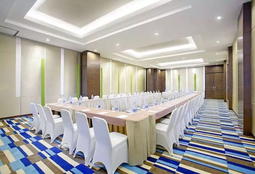 酒店 Santika Cikarang