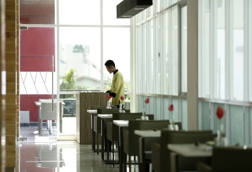 فندق Santika Cikarang