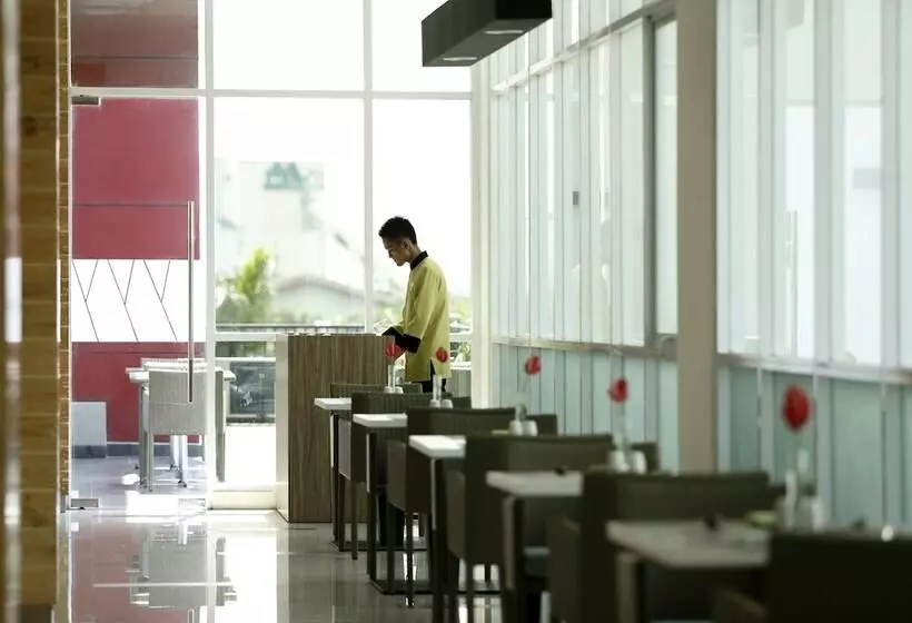 酒店 Santika Cikarang