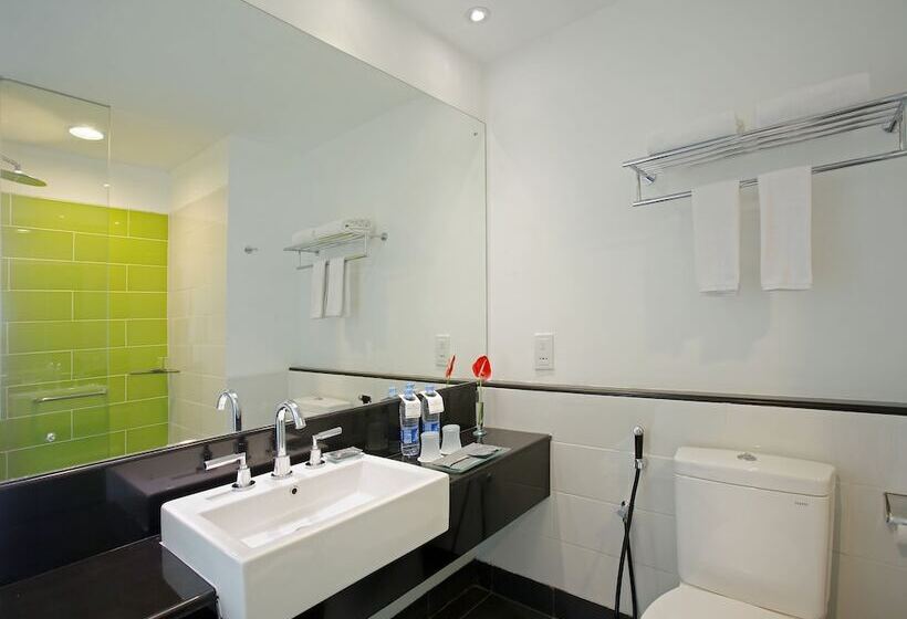 فندق Santika Cikarang