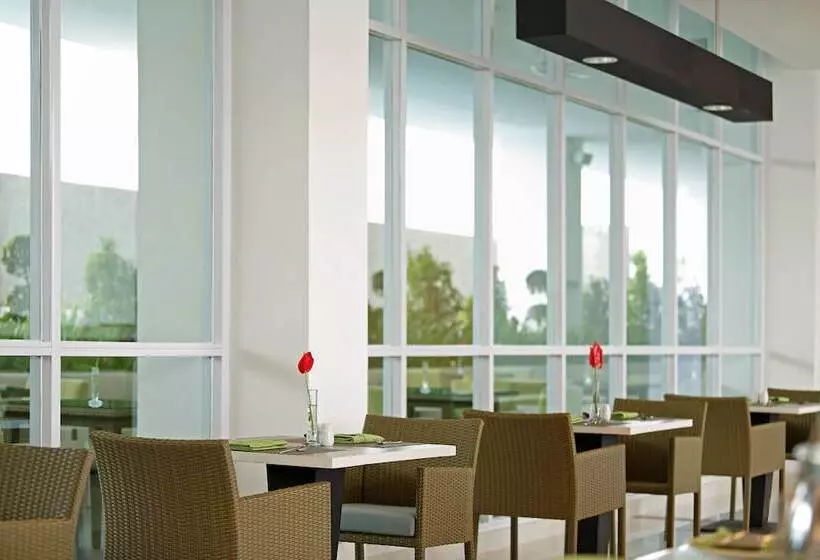 酒店 Santika Cikarang