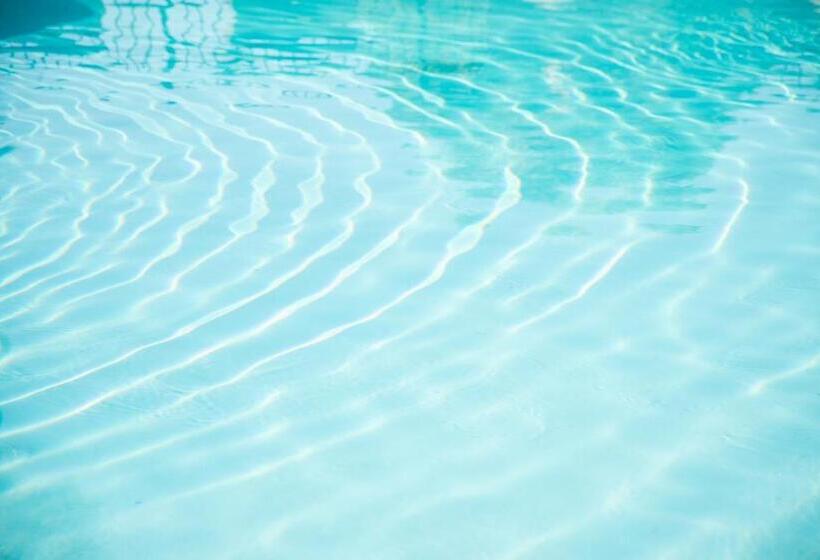 בית מלון כפרי Seasons Florida Resort