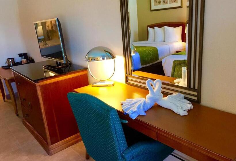 בית מלון כפרי Seasons Florida Resort