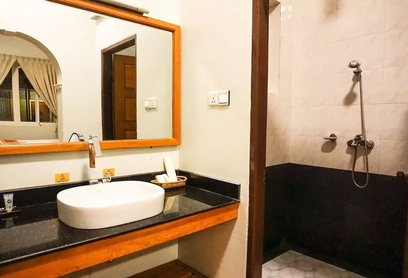 هتل Westay @ The Grand Nyaung Shwe, Inle Lake