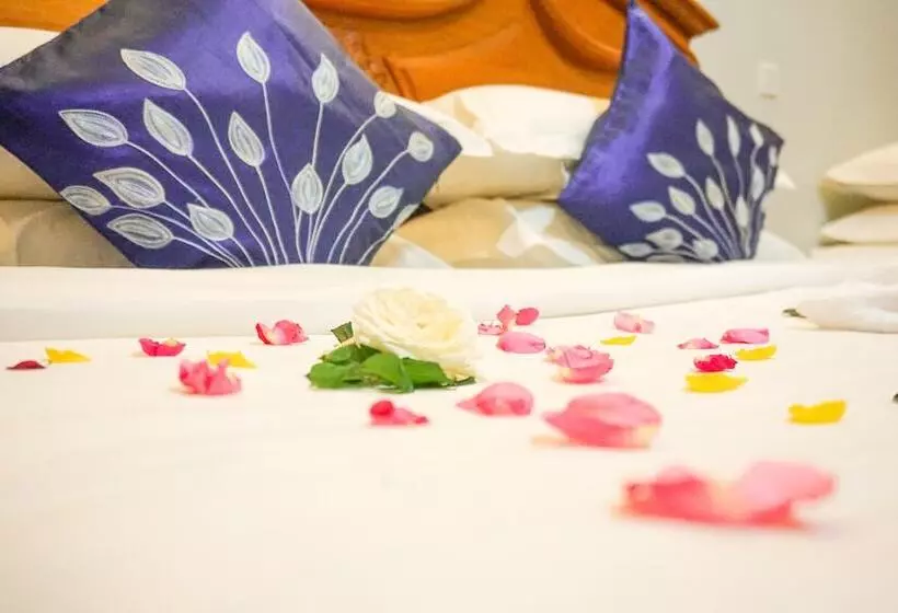 هتل Westay @ The Grand Nyaung Shwe, Inle Lake