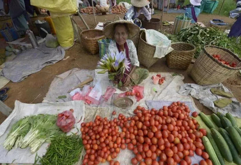 هتل Westay @ The Grand Nyaung Shwe, Inle Lake