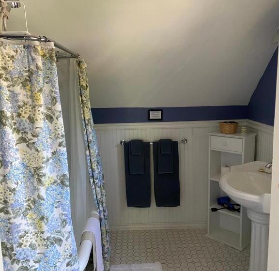 James Place Inn Bed And Breakfast