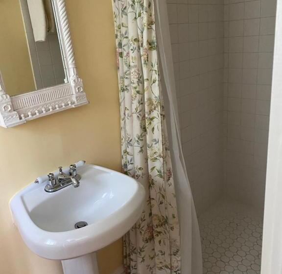 James Place Inn Bed And Breakfast