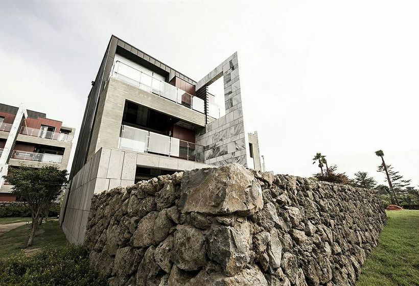 Luston Villa & Hotel