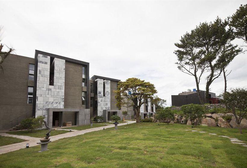 Luston Villa & Hotel